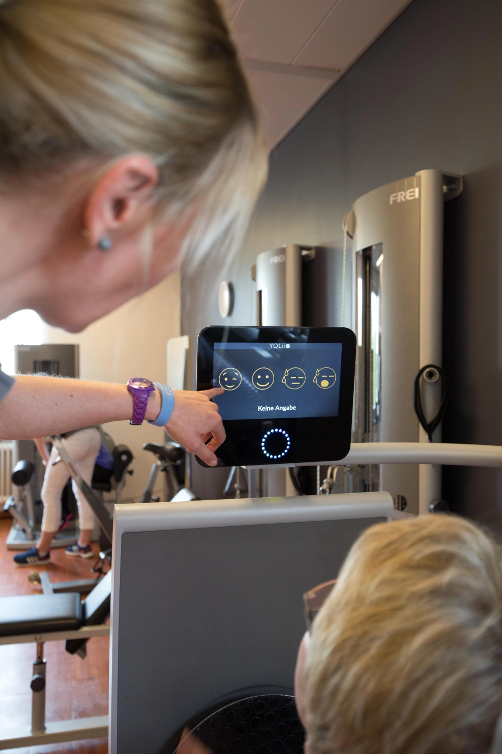 Frauen nehmen Patienten-Feedback von Praxis für Physiotherapie - Anke Rautenhaus-Rodewald